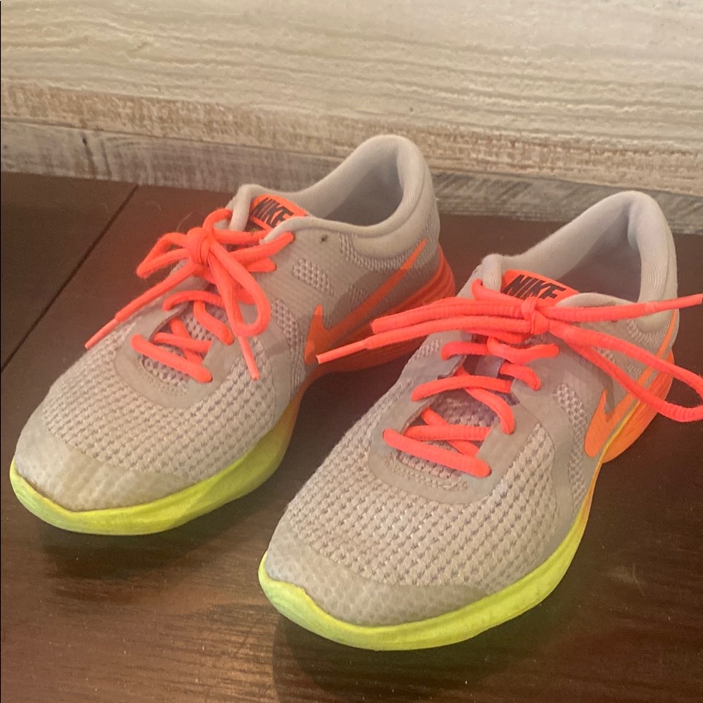 Nike girls size 4 running Shoes